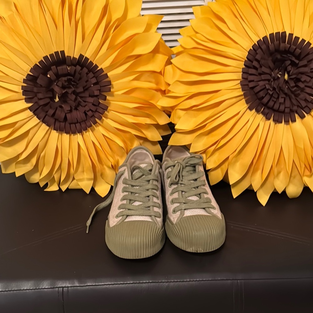 Tory Burch Green Sneakers for Everyday Style